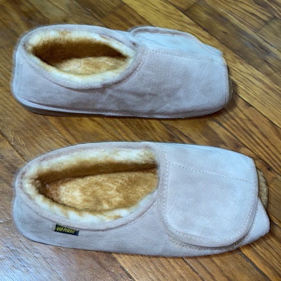 Old Friends Slippers - Picture 2 of 3
